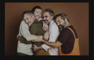 LOVE OF LESBIAN presentan “LA HERMANDAD”