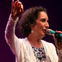 ZORAIDA SANTIAGO PRESENTA   “DE LA TIERRA EN QUE NACÍ”